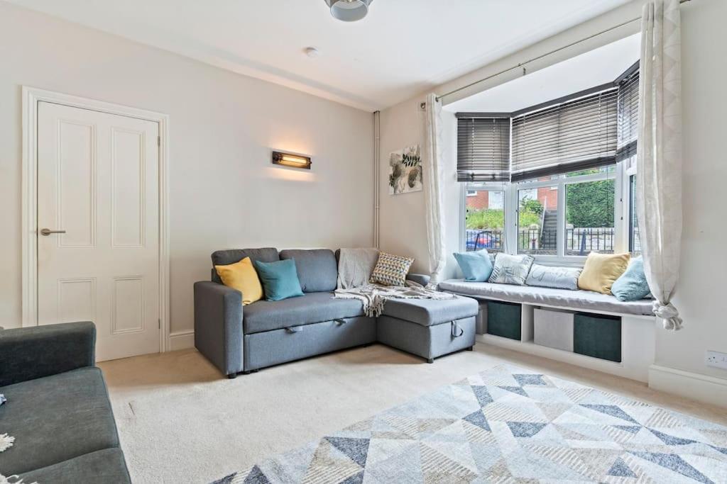 Villa The Old Post Office 5 Mins Drive To Alton Towers Extérieur photo