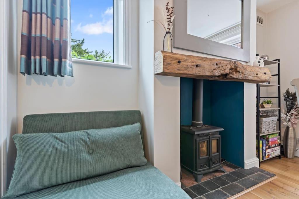 Villa The Old Post Office 5 Mins Drive To Alton Towers Extérieur photo